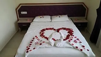 Our Place Hotel 올루데니스
