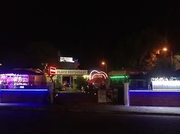 Our Place Hotel 올루데니스